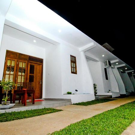 Sirisara Holiday Resort อนุราธปุระ ภายนอก รูปภาพ